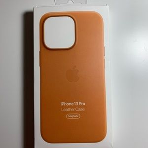NWT iPhone 13 Pro Leather Case with MagSafe - Golden Brown